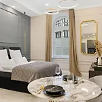 Design I Center I Kingbed I New